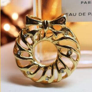 Vintage Gold Wreath Holiday Brooch